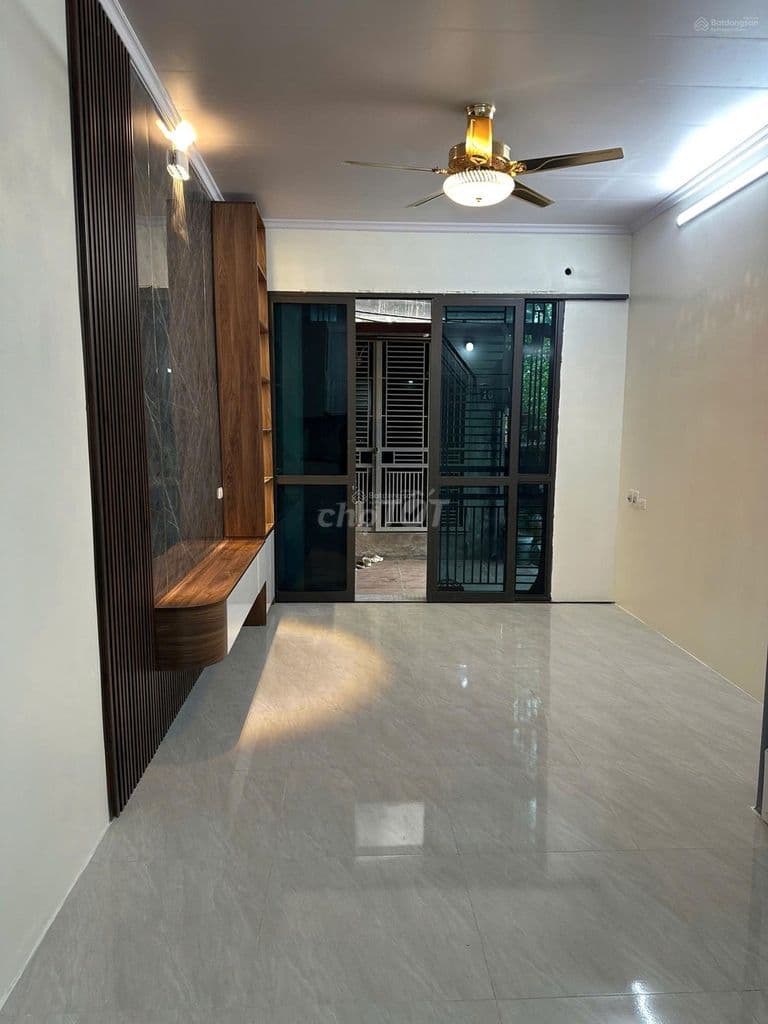 SỐC! Chỉ 2,15 tỷ có ngay nhà 30m2 x 2 tầng Lĩnh Nam - Hoàng Mai