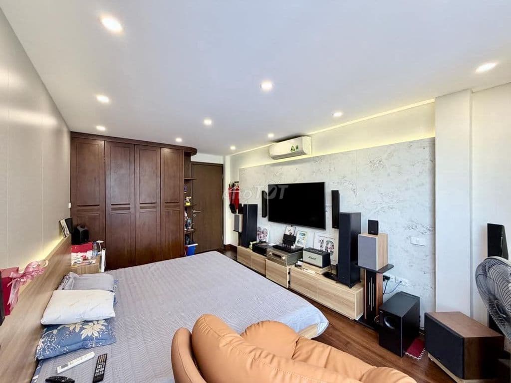 Phải nhanh! Thái Thịnh, gần ô tô, ngõ thông, 2 thoáng, 45m2, ở ngay - Ảnh 2