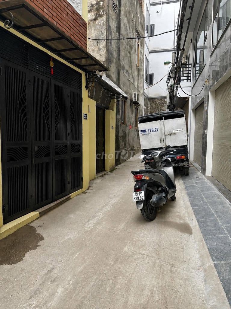 BÁN NGÃ TƯ CỔ LINH-THẠCH BÀN 50M 6TANG THANG MÁY , OTO FULL ĐỒ Ở LUÔN
