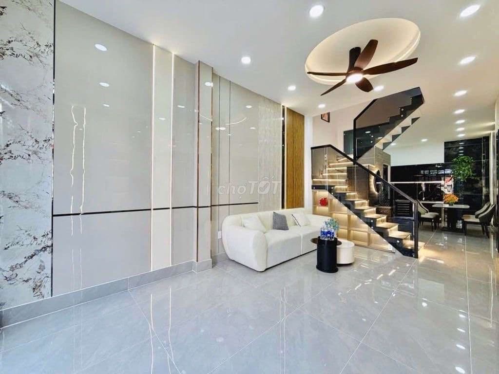 Nhà đẹp, hẻm xe tải chỉ 6,85 tỷ, 3 tầng ngay Emart - Ảnh 2