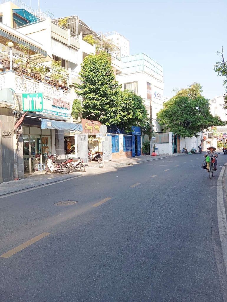 Bán nhà TT Q1 TRẦN ĐÌNH XU , 2 Tầng , chính chủ trang bìa ,gần phố Tây