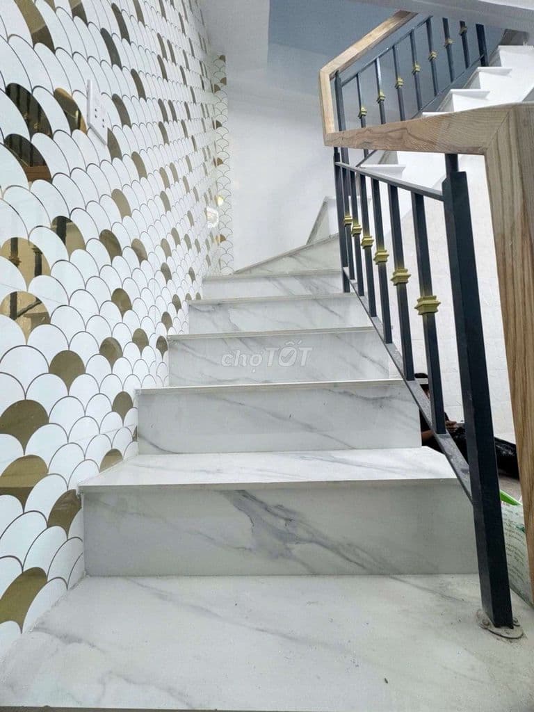 NHÀ ĐẸP 45 M 2 LẦU GIÁ NHỈNH 3 TY HẺM OTO ĐỖ CỬA