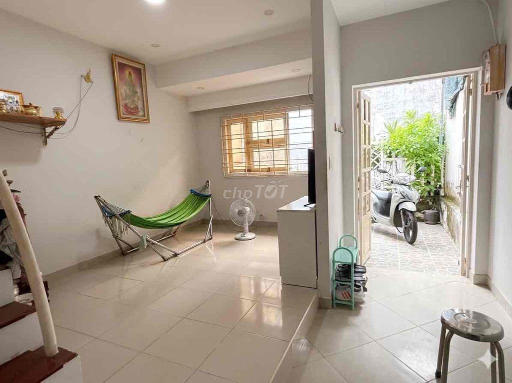 Bán nhà đường 160 Lã Xuân Oai, 72m2 giá hơn 4 tỷ, gần Lê Văn Việt