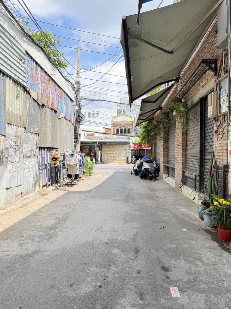 Nán nhà Bình Tân