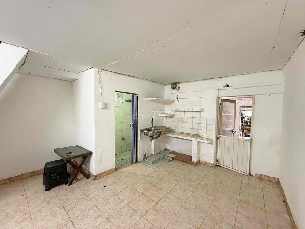 Bán nhà gần chợ Bến Thành