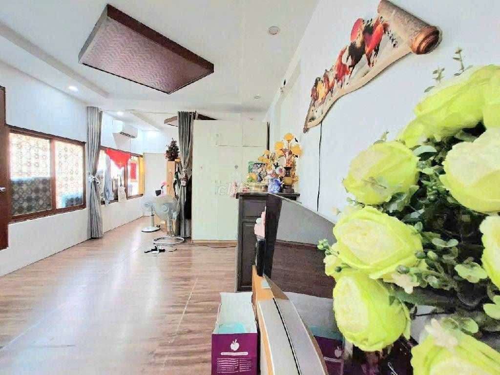 6 tỷ - căn tập thể Nguyễn Thái Học,110m,4 ngủ, gần TTTM Hanoi center - Ảnh 3