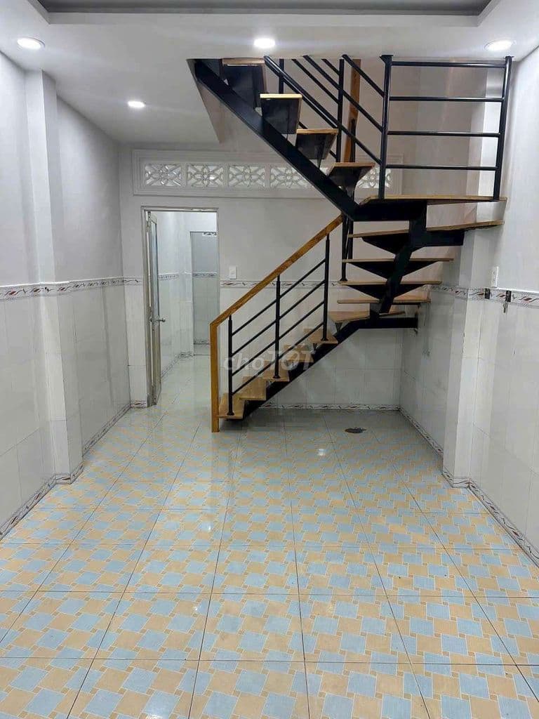 Cân bán nhà 1 trệt 1 lâu .gân chợ thủ đức