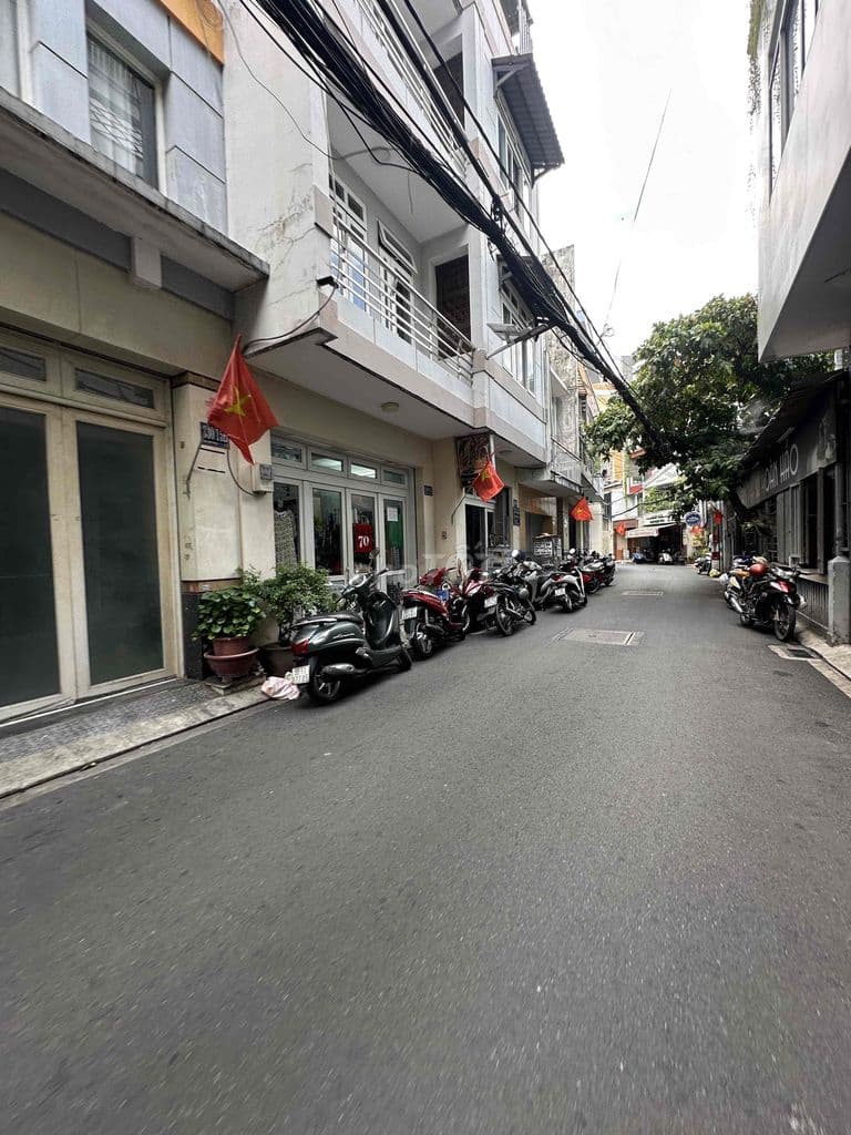 Nhà hxh 16 chỗ thông tráng nhựa ngay khu Đoàn Thị Điểm Phú Nhuận