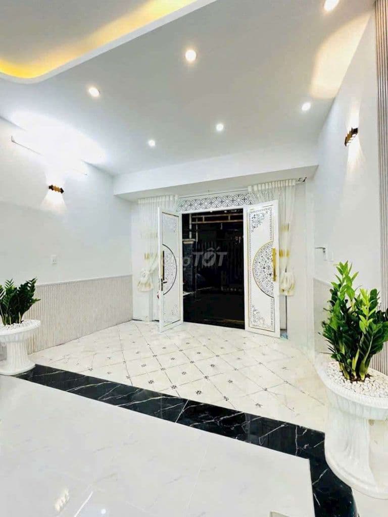 nhà 4x18m 2 lầu 4pn hẻm 3m kế Phú Mỹ Hưng quận 7 4 tỷ nhĩnh