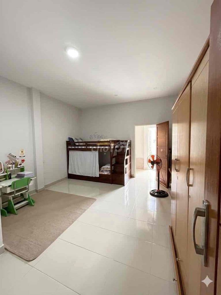 Bán nhà đường 160 Lã Xuân Oai, 72m2 giá hơn 4 tỷ, gần Lê Văn Việt - Ảnh 2