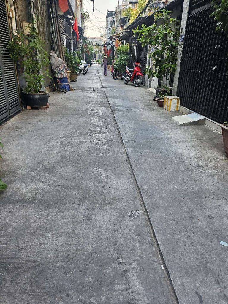NHÀ BÁN TẠP HÓA, 1 SẸT GẦN TÂN HƯƠNG, GIÁ *** KHU VƯC.