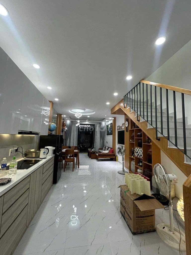 càn bán căn nhà 3 tầng đường Bưng Ông Thoàn giá chỉ 6ty1
