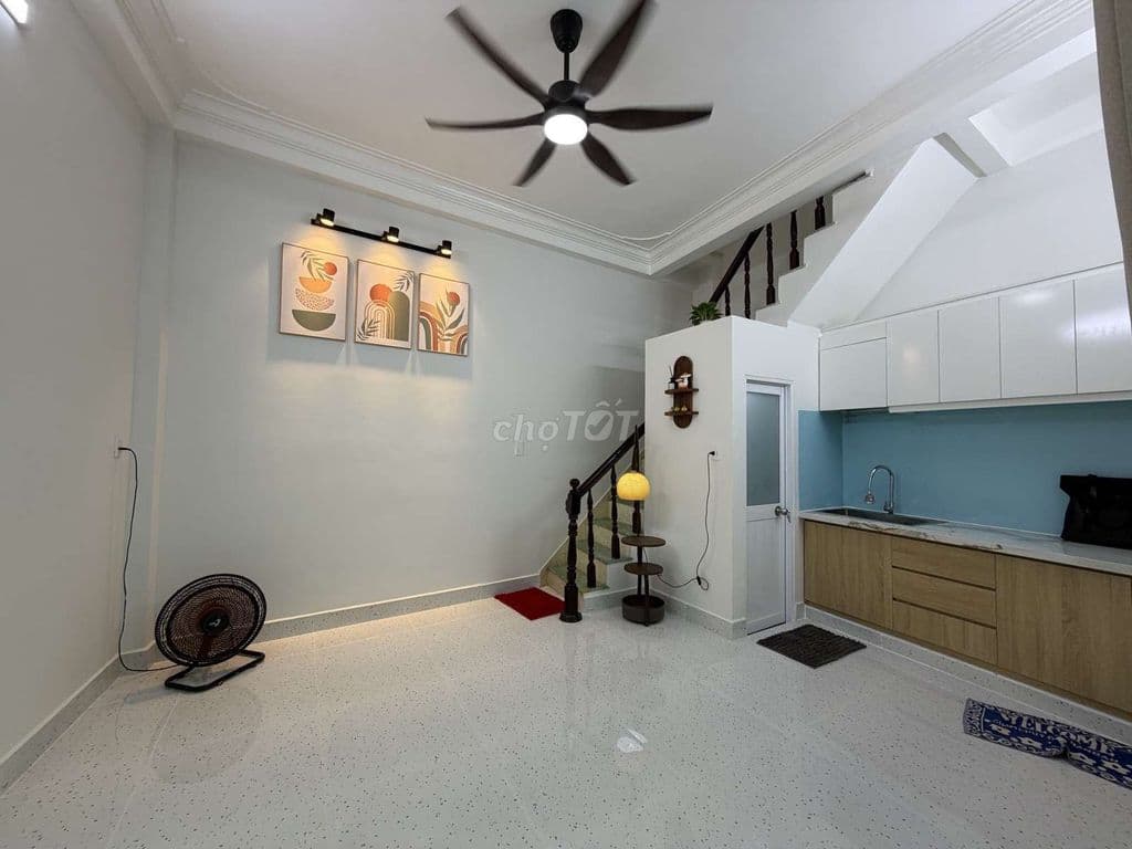 Nhà 3 tầng đúc 2 phòng ngủ 3wc giáp Quận 10 - Ảnh 3