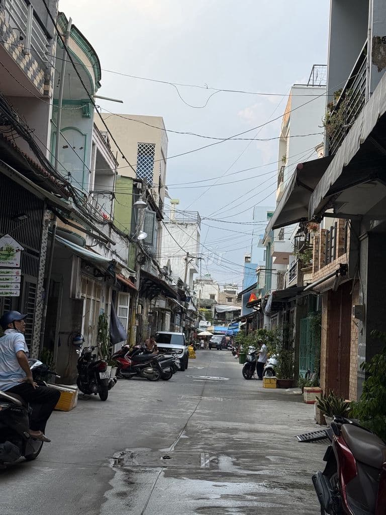 GẤP RẺ RẤT RẺ LÊ VĂN QUỚI-HẺM XE HƠI THÔNG-53m2-3.79TỶ-BÌNH TÂN-2tầng