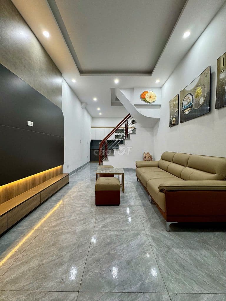 NHÀ ĐẸP, GẦN PHỐ, GẦN Ô TÔ, TRỤC ĐƯỜNG MỞ RỘNG, TƯƠNG LAI GIA TĂNG - Ảnh 2