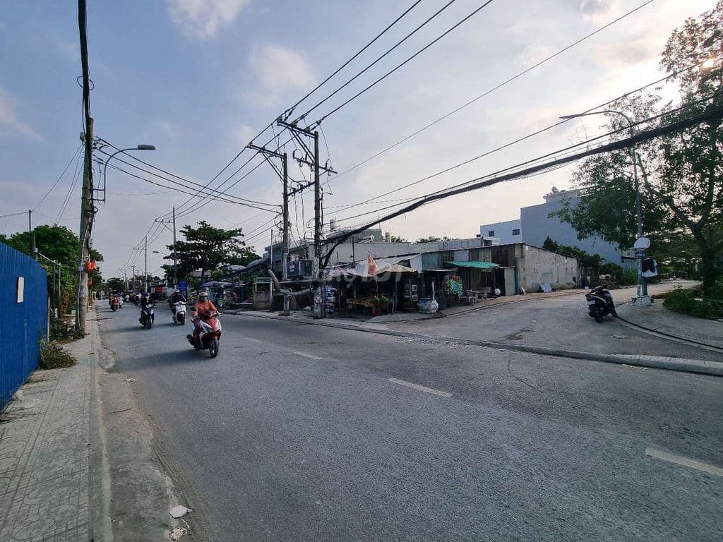 Chỉ 950tr sở hữu lô đất có sổ hẻm xe hơi cách MT Lê Văn Lương 60m