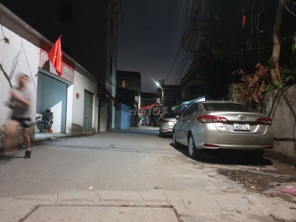 NHÀ Q.LONG BIÊN–DÂN XÂY- OTO ĐỖ-KINH DOANH-DIỆN TÍCH LỚN- GIÁ BÌNH DÂN