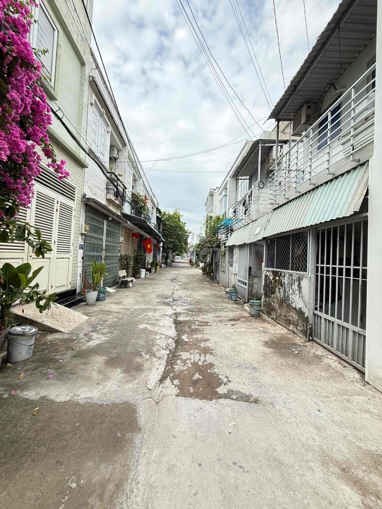 Bán thu hồi vốn - nhà đối diện ĐH Nguyễn Tất Thành An Phú Đông HCM - Ảnh 2
