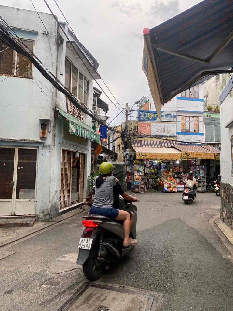 NHÀ PHONG THUỶ TỐT NÊN CHỦ NHÀ MUA NHÀ TO BÁN NHÀ NHỎ