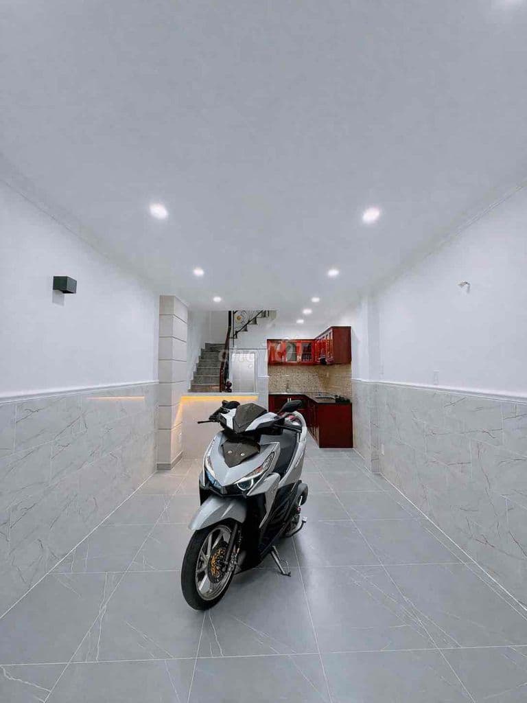 BÁN GẤP NHÀ ĐẸP 5 TẤM GIÁP Q1 TẠI Q4 GIÁ 6 TỈ 150