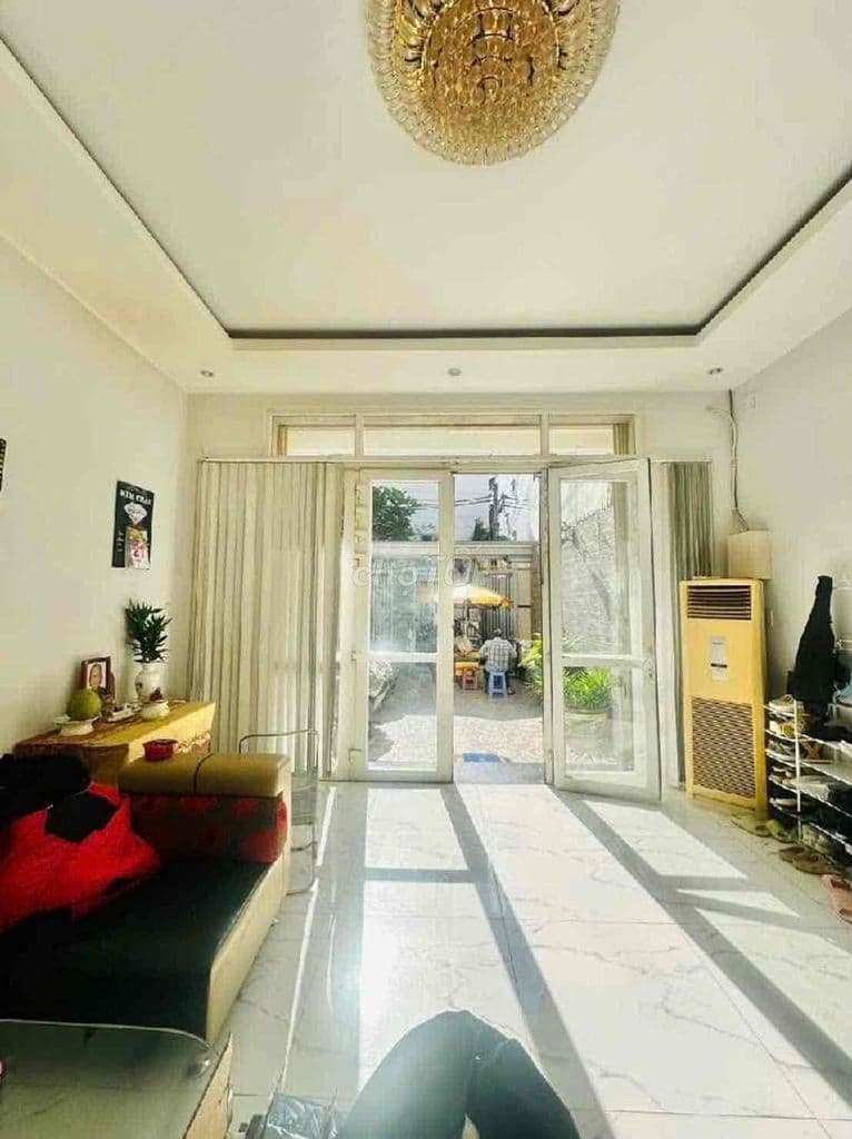 HƠN 6TỈ - PHƯỜNG 8 TÂN BÌNH - GIÁP QUẬN 1O - 4 x 11 - 3 TẦNG - HẺM XE