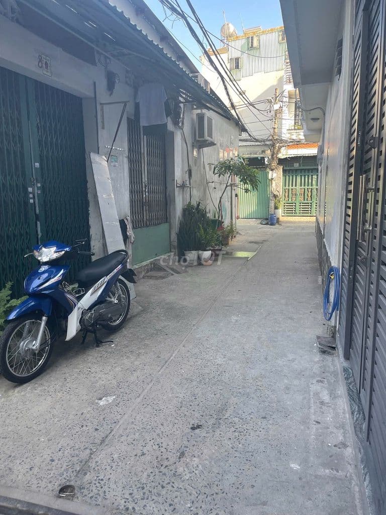 Cần bán nhà hxh hoàng bật đạt - tặng full nội thất