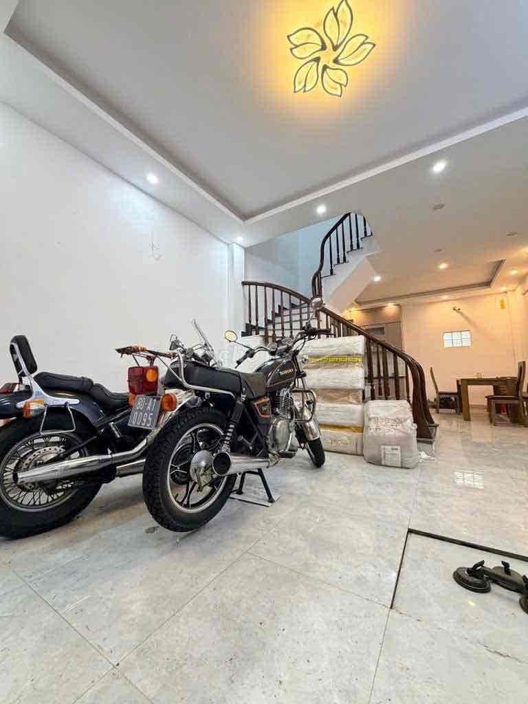 Nhà tôi Bán nhà xây còn mới, 5 tầng, 4 ngủ , đường thông hè thoáng