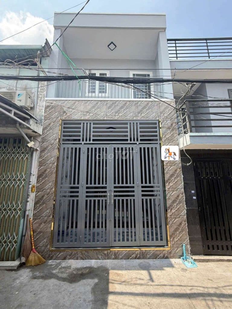 Bán nhà đường Quốc Lộ 50 DT.3m5×11m } 1 Lầu 2 Phòng 2toilet Hẽm xe hơi