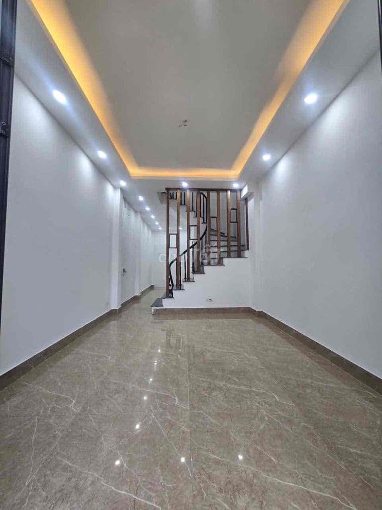 Chủ nhà làm ăn thua lỗ - bán gấp - nhà cầu diễn