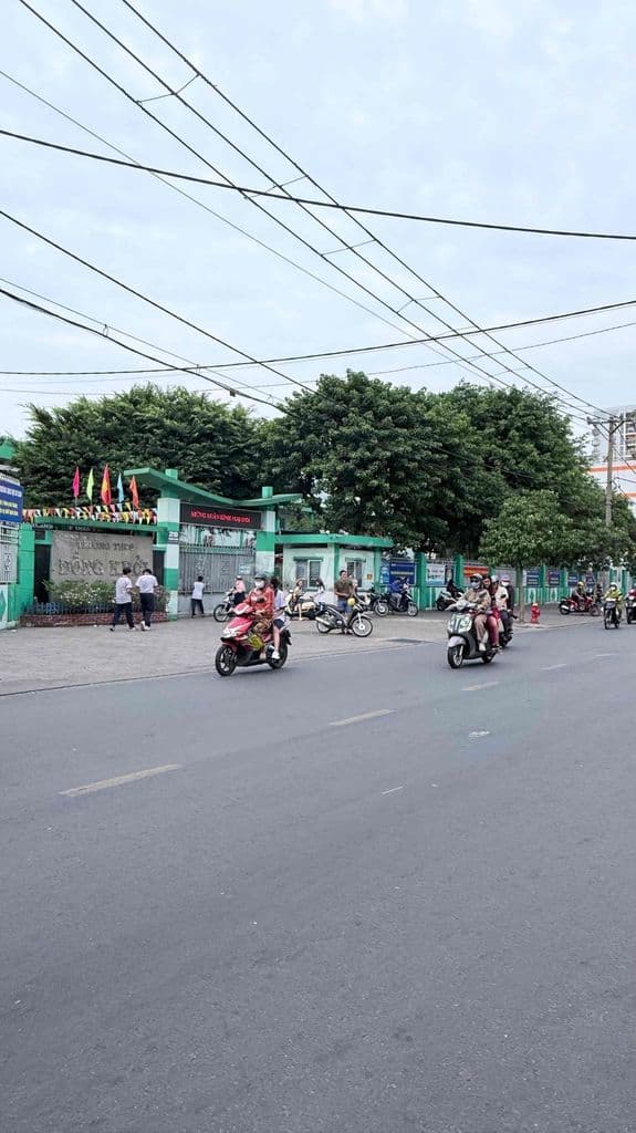 GẦN NGAY THCS ĐỒNG KHỞI, THẠCH LAM DT 46M2 CHỈ 5 TỶ NHỈNH