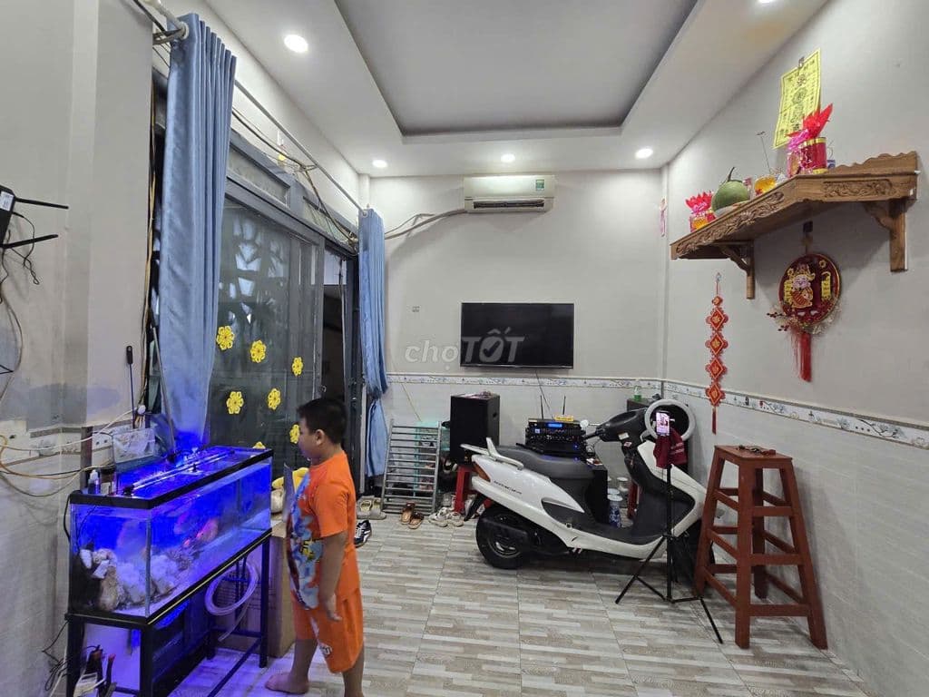 Bán nhà gần chợ Rạch Ông đường Nguyễn Thị Tần P2 Q8