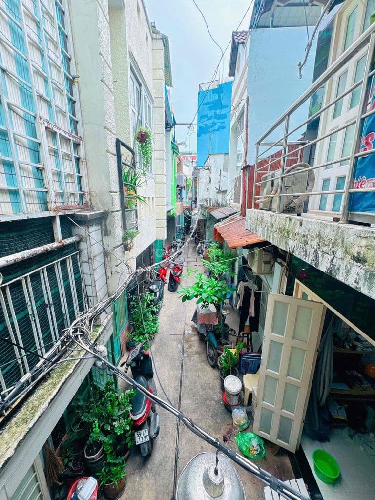 🆘Bán nhà P3Q8 gần cầu chữ Y-hẻm 3gác-3tầng 2PN-SHR ko QH-2,38tỷ TL