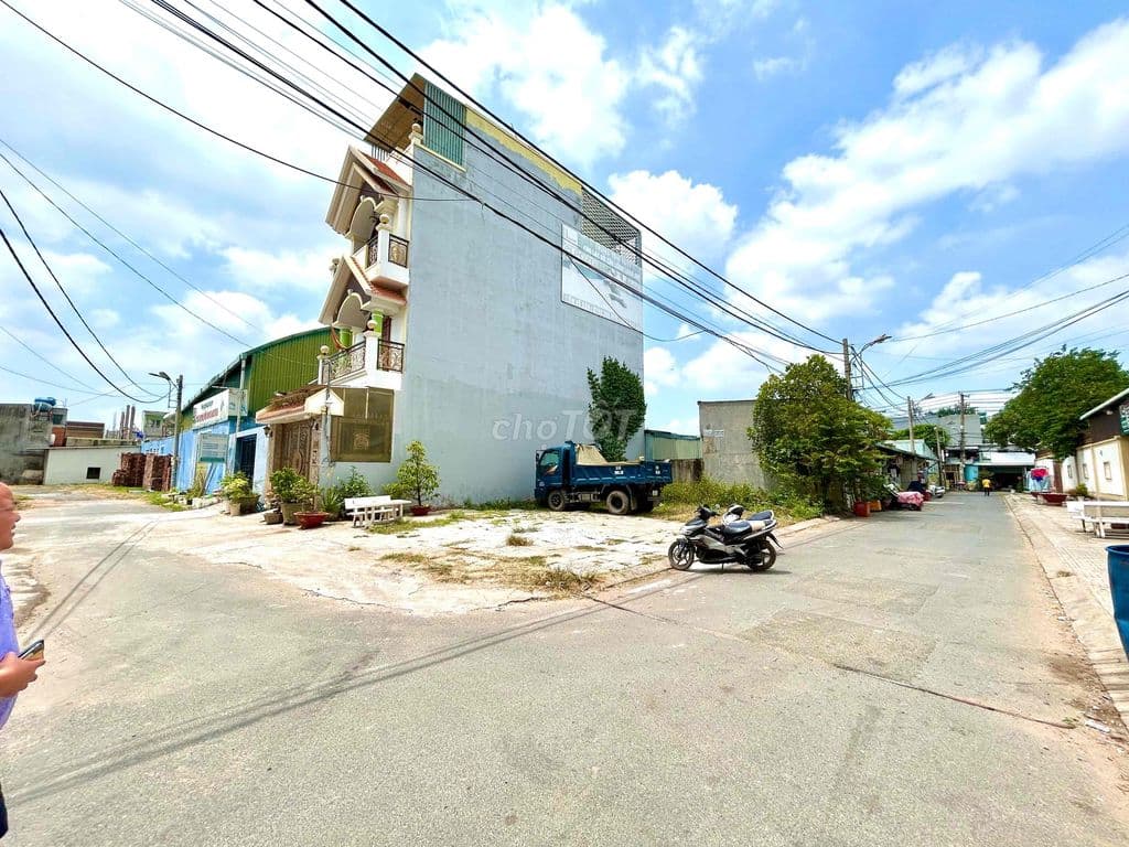 Bán Lô Góc 2MT HXT, DT 144m Ngang 8.8m, ngay CC Ricca Đường Gò Cát, Q9