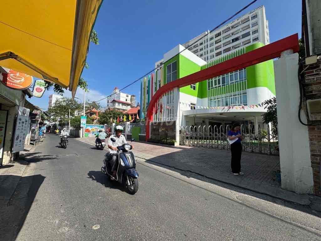 BÁN NHÀ - CÁCH ĐH HUTECH 100m - HẺM XE TẢI - CÓ SẴN DÒNG TIỀN