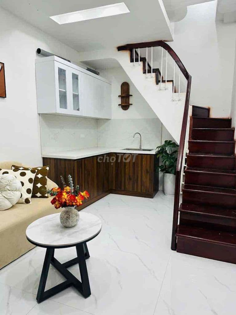 Nhà đẹp - ngõ nông- căn góc 3 thoáng- 3 gác đỗ cửa- 4 tầng - gần chợ