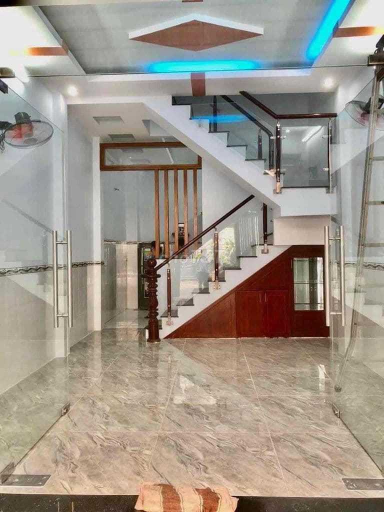nhà khu kênh nước đen 4x8m 1 lầu 3.95 tỷ