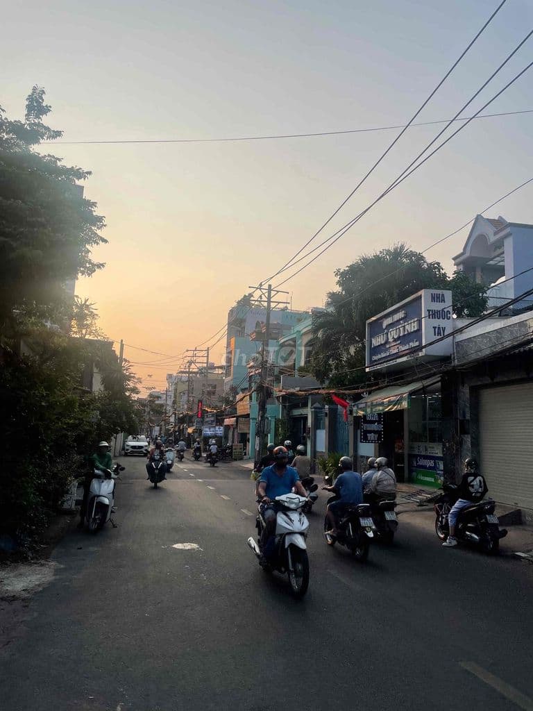 mặt tiền lương minh nguyệt, tân phú, giáp Q11. 4.2x18.5m trệt lầu - Ảnh 2