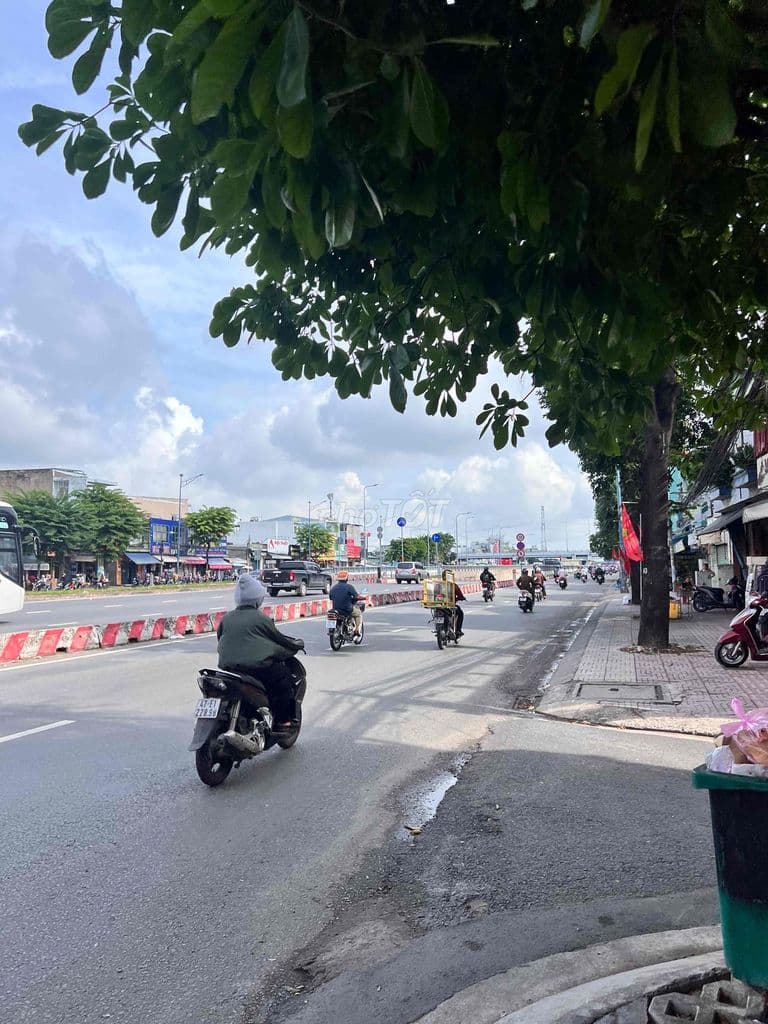 Chủ mệt bank- Nhà cấp 4-Hẻm xe hơi sát Trường Chinh q12-100m2-5t8 TL