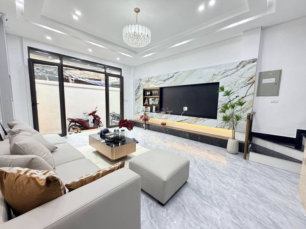 BÁN GẤP NHÀ ĐẸP PHỐ THÁI THỊNH - ĐỐNG ĐA 42M2 x 5T NGÕ Ô TÔ GIÁ 7.9TỶ