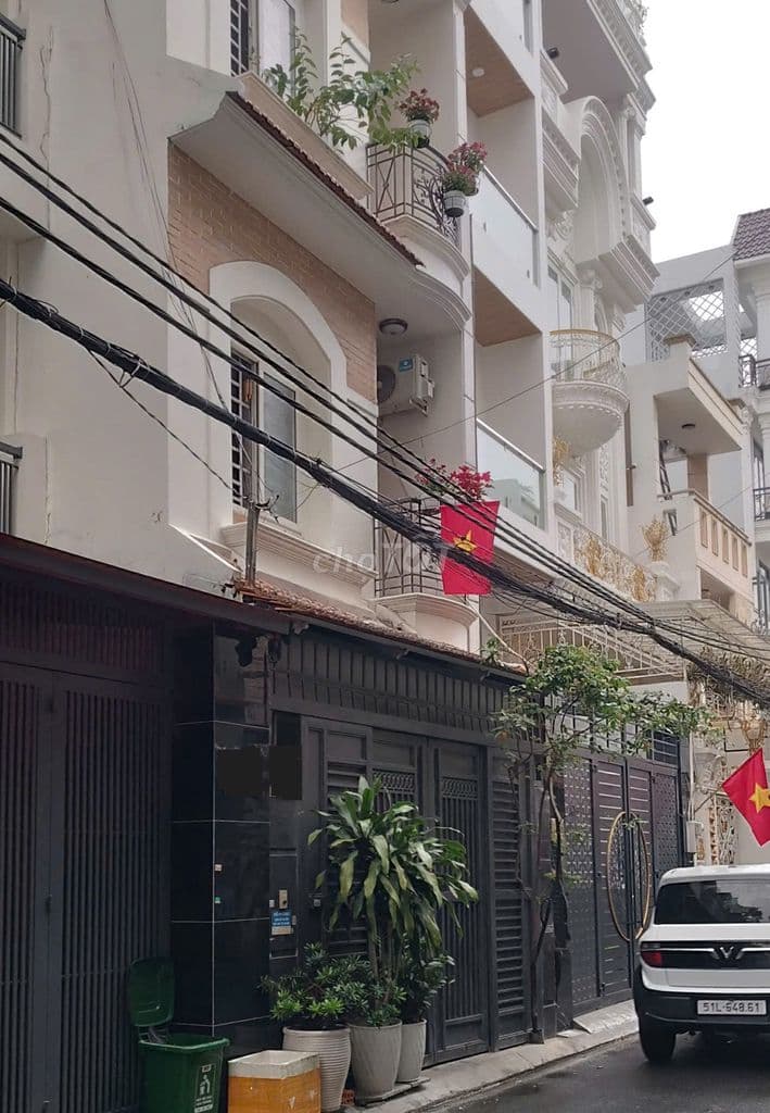 Nhà 3 tầng, ô tô đậu cửa, cạnh ACB bank Phan Huy Ích.