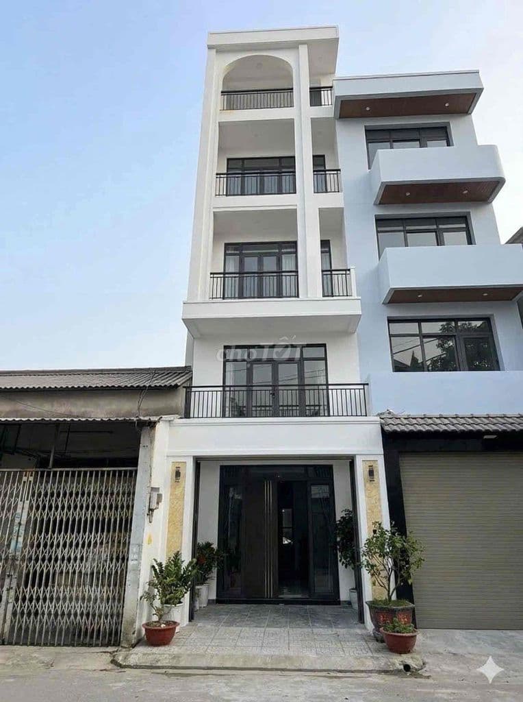 ngay Lê Văn Quới - ngã tư bồn xã - 5 tầng - DT 64m