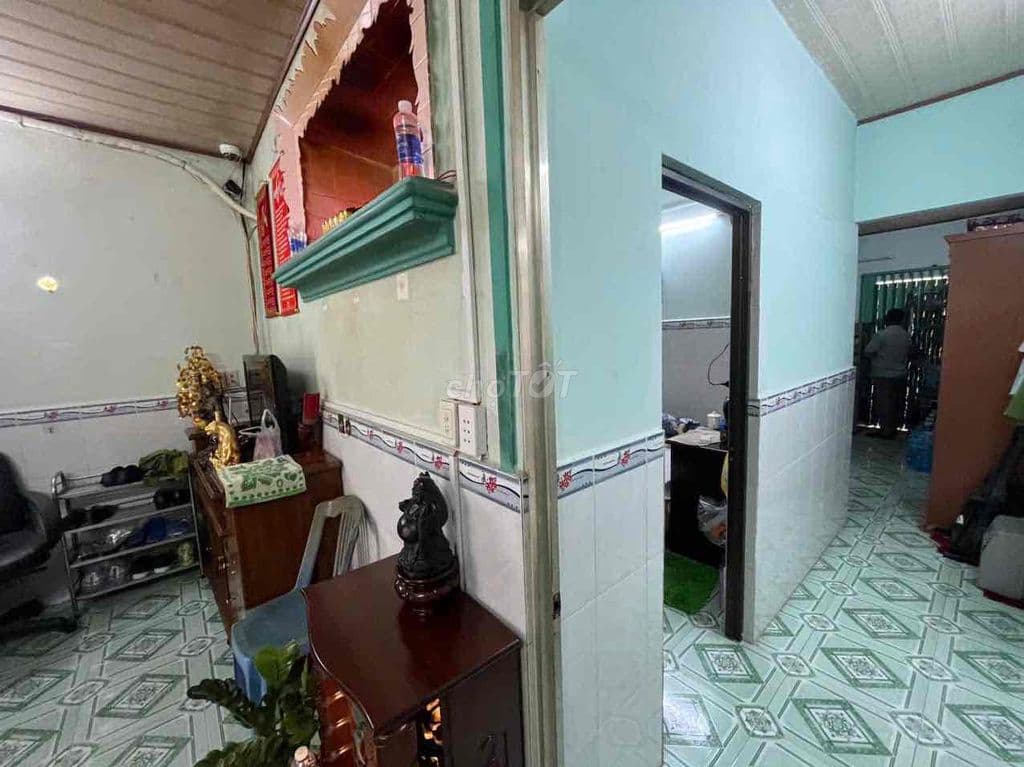 NHÀ GIÁ HIẾM ĐƯỜNG TỈNH LỘ 10. DTSD 4M x 13.7M - Ảnh 2