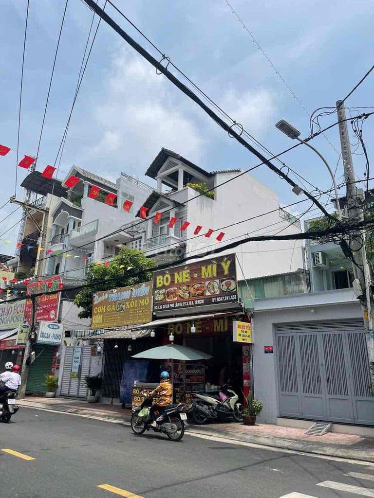 Mặt tiền phố ẩm thực CXPL B. DT: 4x21m Trệt 1 lửng Giá: 12.9tỷ