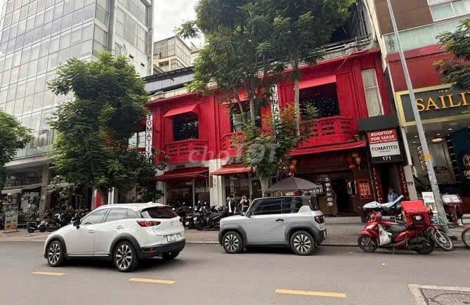 Bán nhà MT Calmette, dt đất 350m2, đối diện The One Central. Giá 450ty