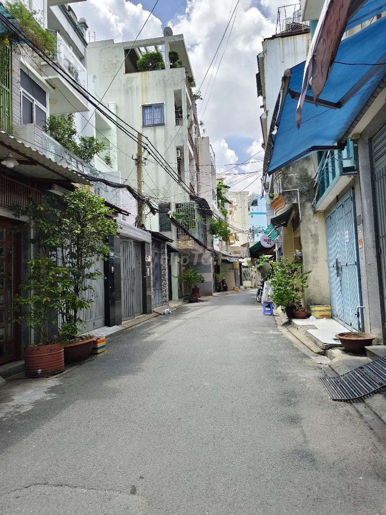 Bán Nhà Lạc Long Quân 42m2 gần 5 tỷ
