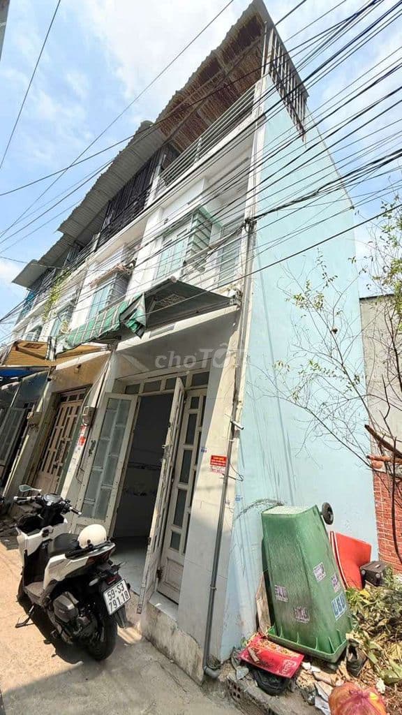 Nhà 3 lầu 2PN3WC. Ngay CV Phần Mềm. Chính chủ. Số nhà Quận, Đất Thổ cư - Ảnh 2