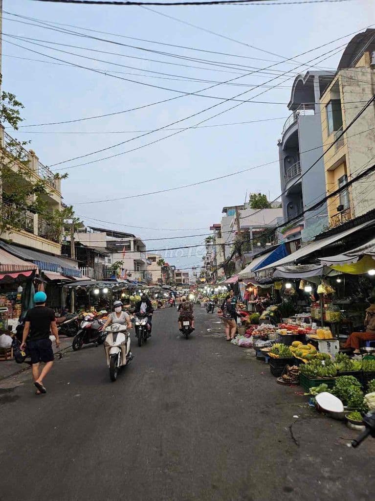 MẶT TIỀN NGAY KHU CHỢ PHÚ THỌ HOÀ – 74M2 – NỞ HẬU – 3 TẦNG BTCT