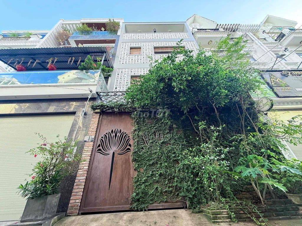 NHÀ PHỐ NỘI THẤT GỖ GÕ ĐỎ ĐƯỜNG 8M KDC ĐỒNG BỘ DÂN TRÍ ĐÀO TÔNG NGUYÊN