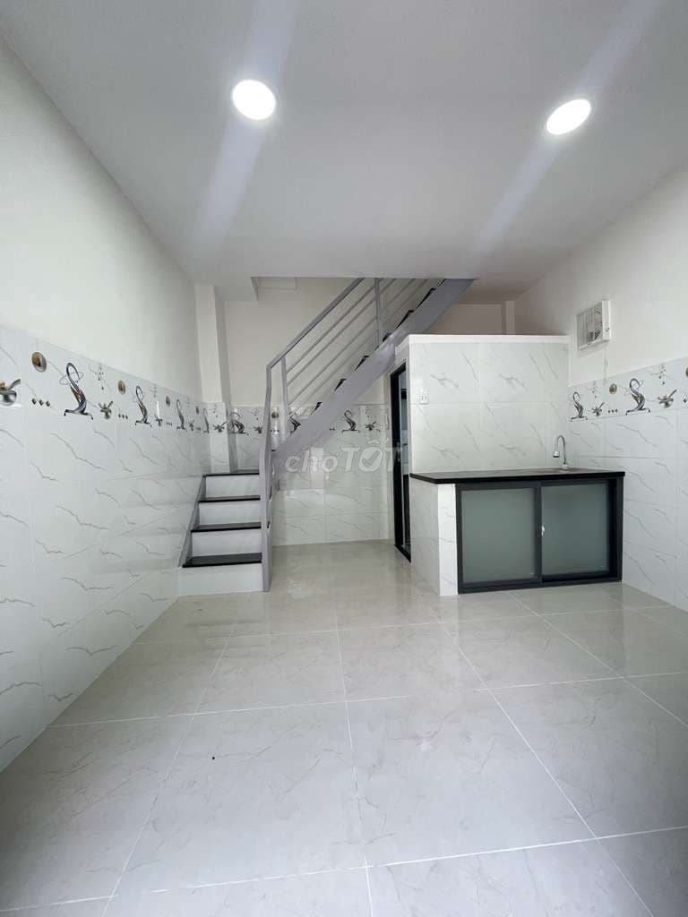 S=21m2(5.5x4),Giá 2.45 tỷ (tl),3 mặt thoáng,Hẻm Xe Hơi Nguyên Hồng