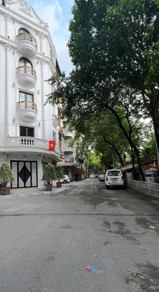 PHẠM TUẤN TÀI- CẦU GIẤY – PHÂN LÔ VỈA HÈ, Ô TÔ TRÁNH, ĐỖ NGÀY ĐÊM.